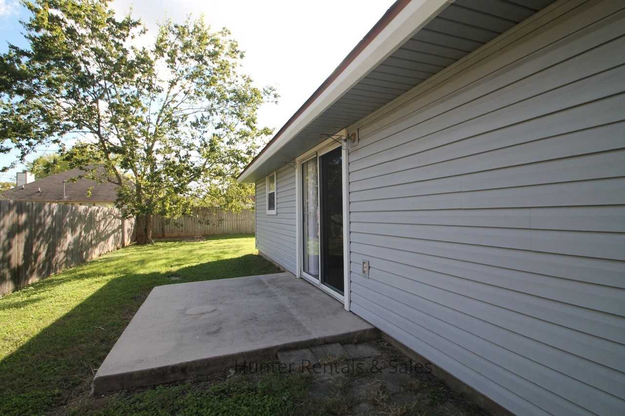 2404 Windmill Dr - Photo 4 of 20