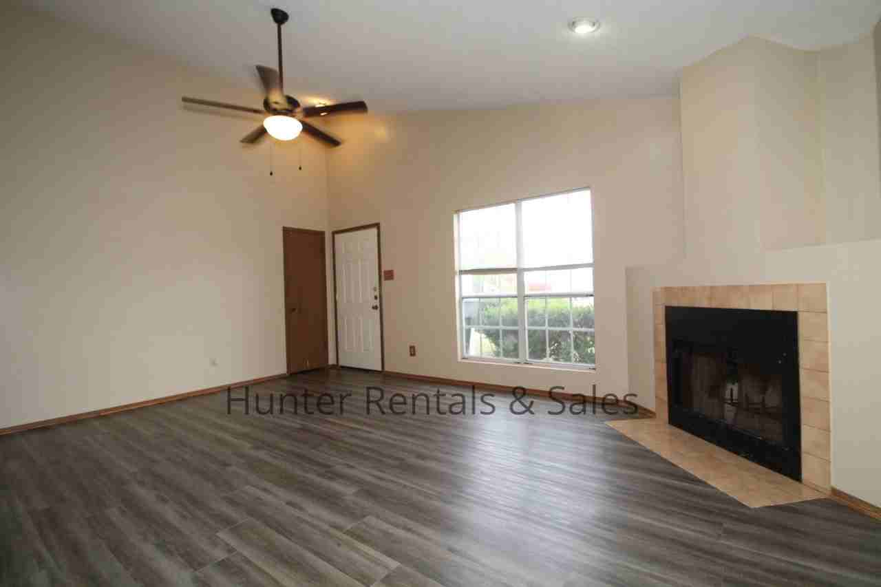 2404 Windmill Dr - Photo 5 of 20