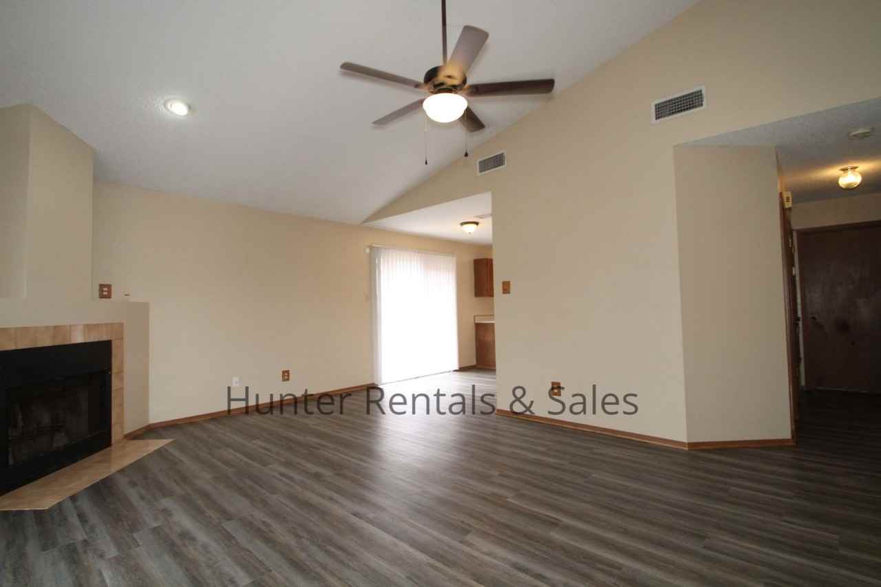 2404 Windmill Dr - Photo 6 of 20