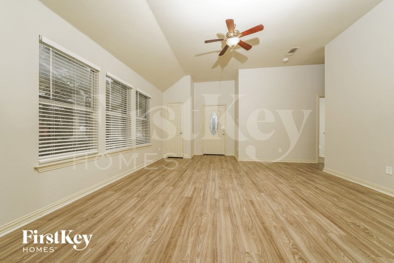 804 Center St - Photo 2 of 19