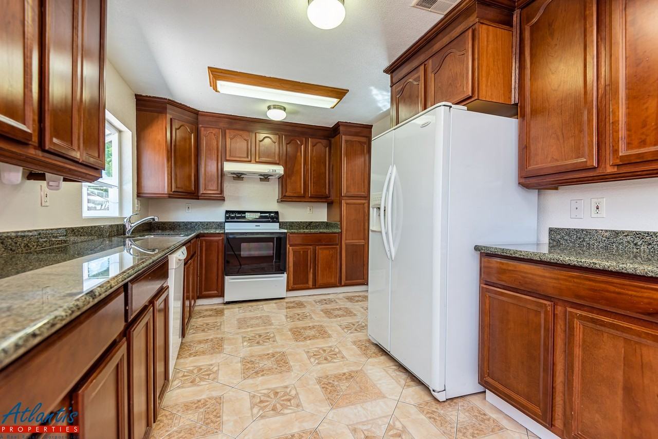 2109 Avenida De Las Flores - Photo 4 of 15
