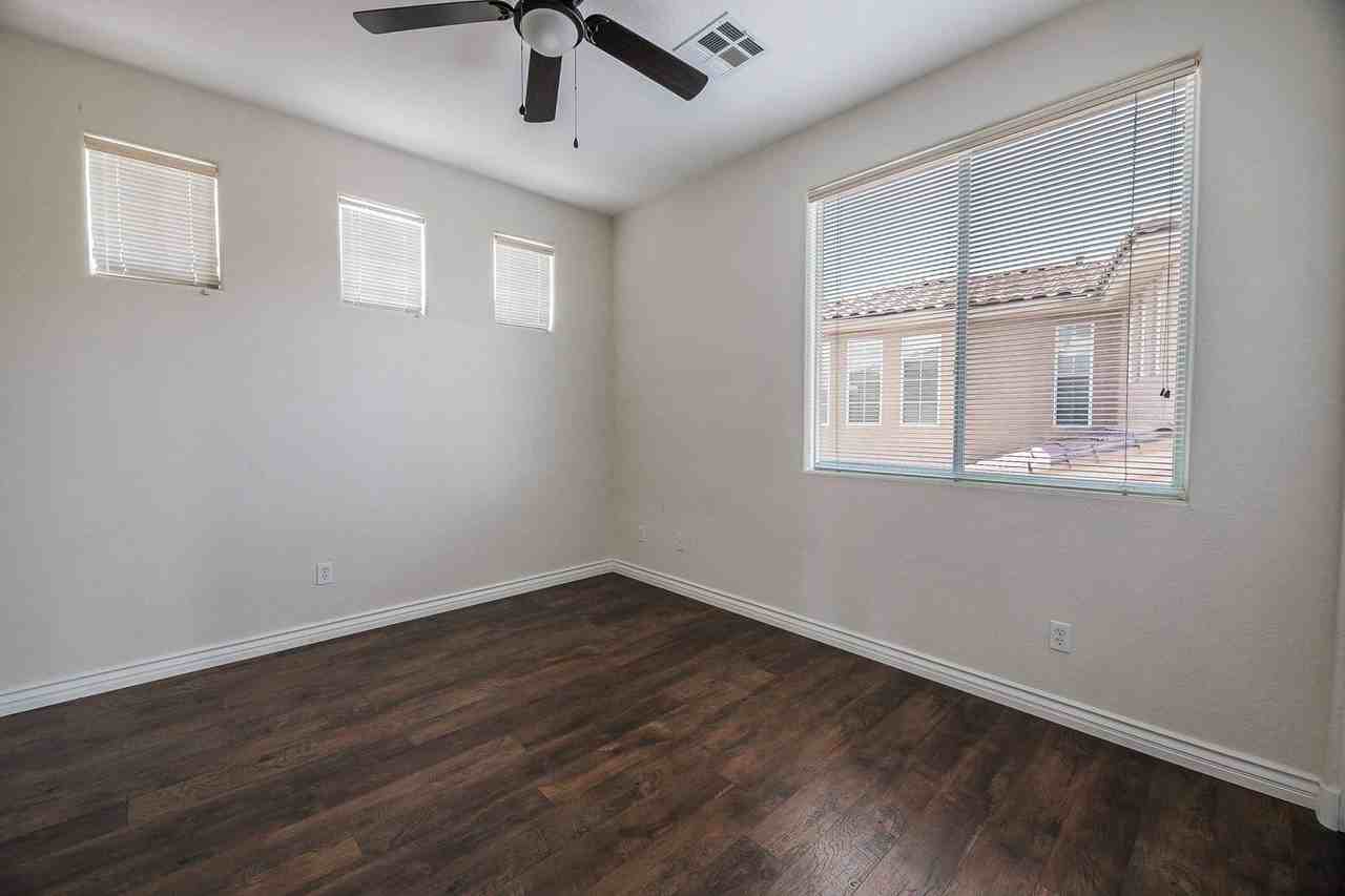 2871 Dunnottar Ave - Photo 3 of 21