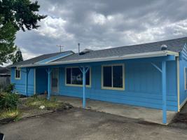 featured image of 3082 Ne Vine St