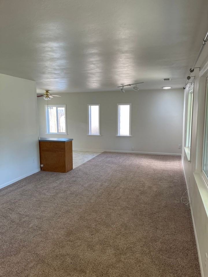 3082 Ne Vine St - Photo 2 of 14