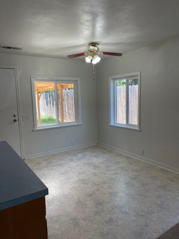 3082 Ne Vine St - Photo 4 of 14