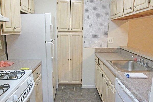 Myrtle Avenue and Willoughby Avenue - Photo 3 of 9