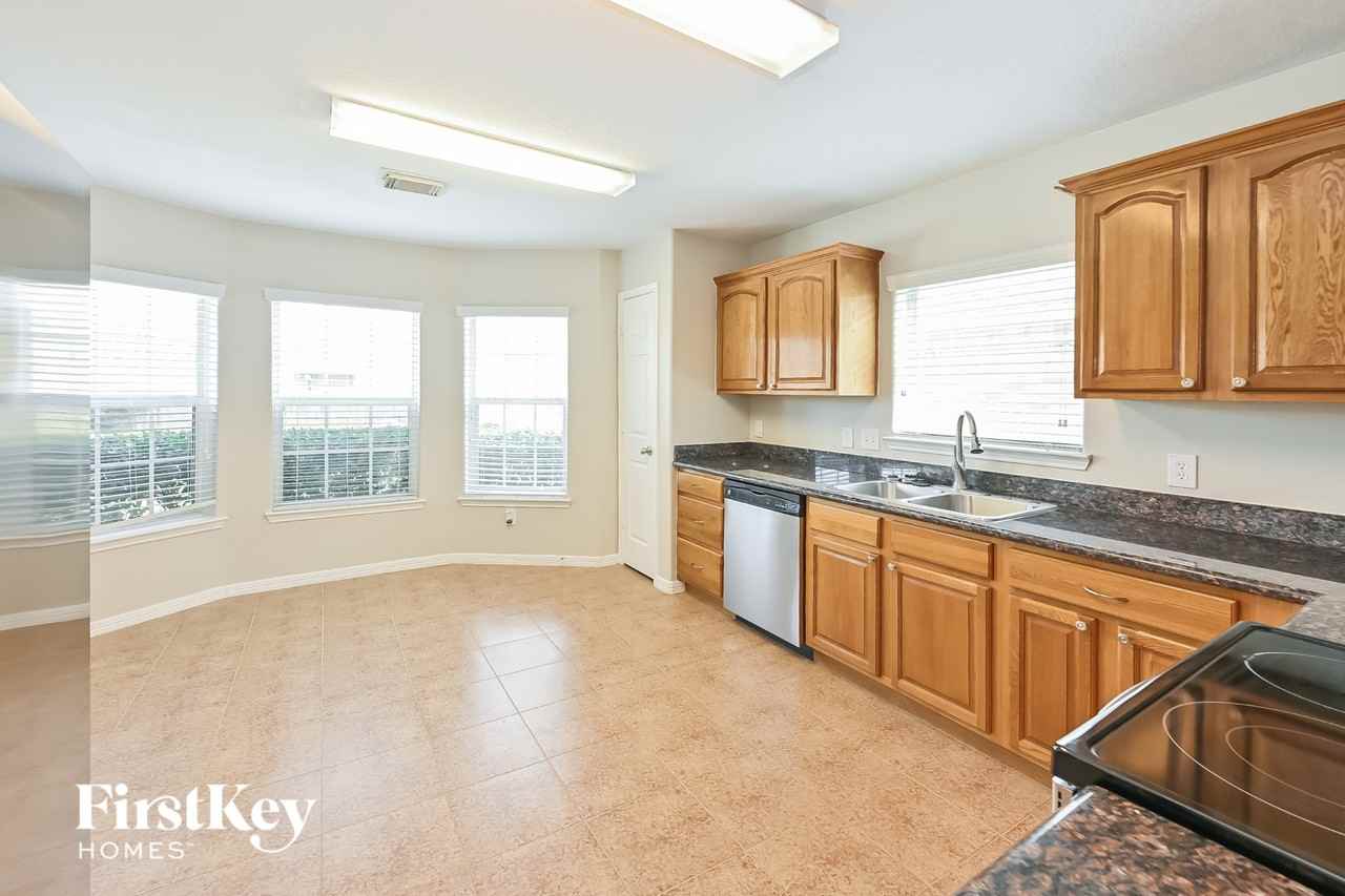 10364 Stone Gate Dr - Photo 5 of 15