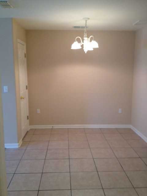 11 Guinevere Ln Unit B - Photo 3 of 8