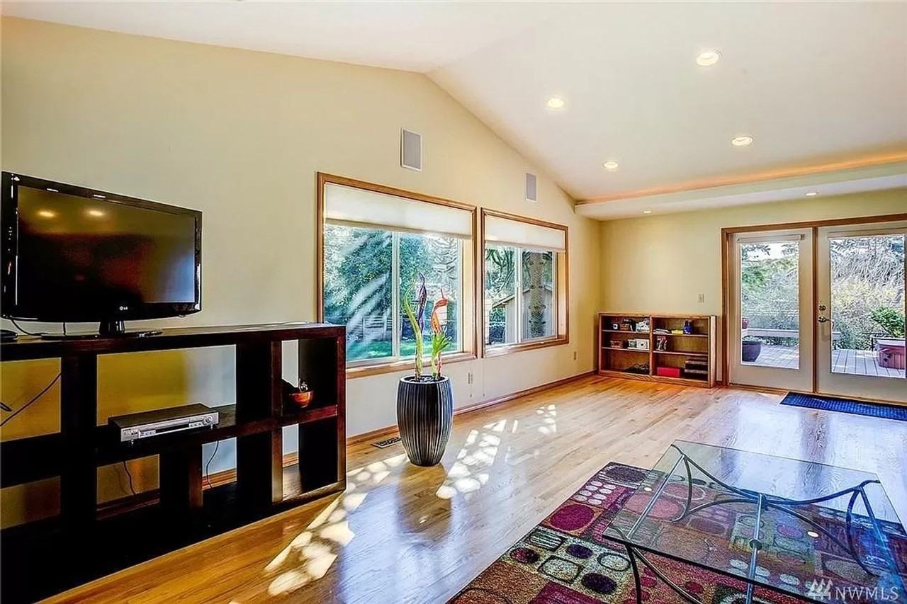 8630 Holly Ln - Photo 4 of 20