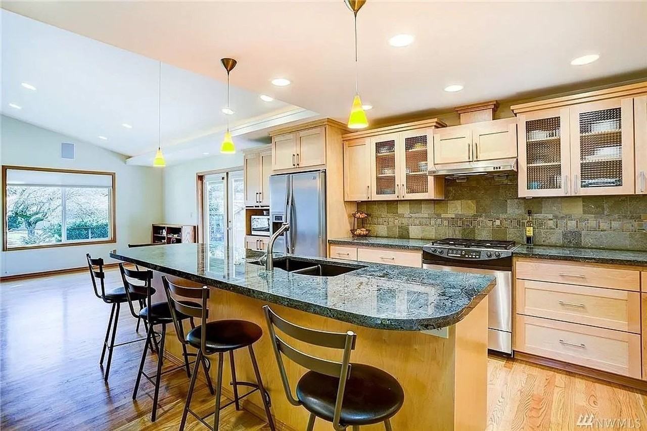 8630 Holly Ln - Photo 5 of 20