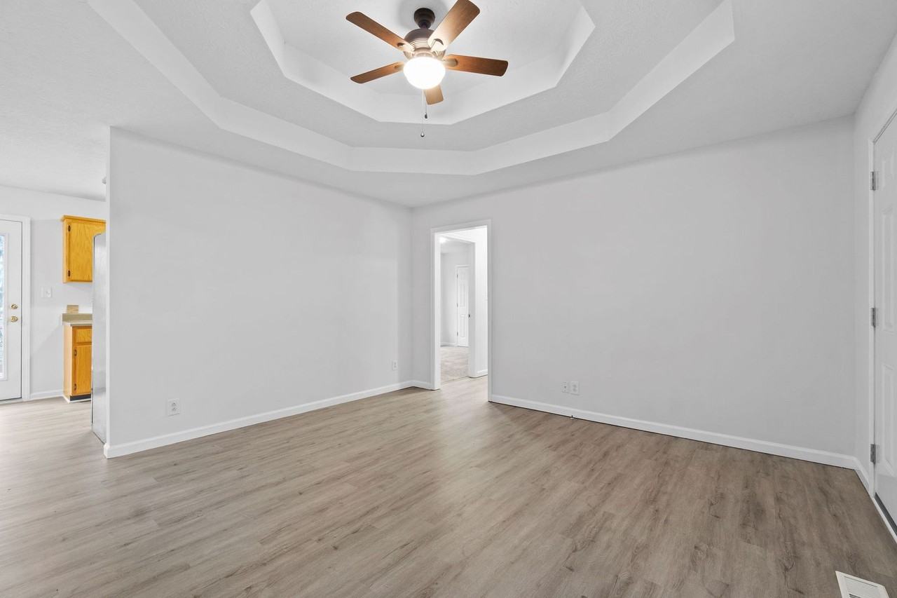 941 Crabapple Ln - Photo 4 of 23