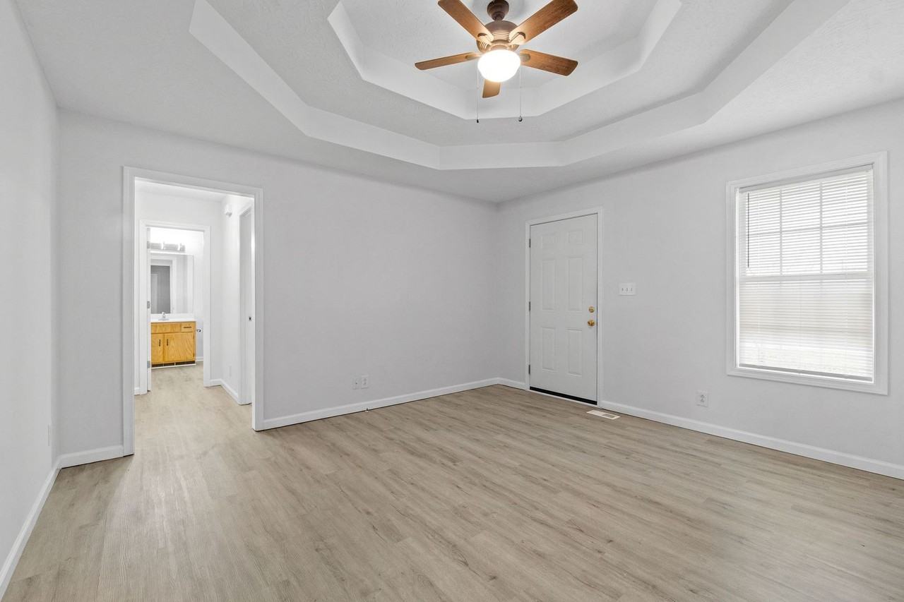 941 Crabapple Ln - Photo 5 of 23