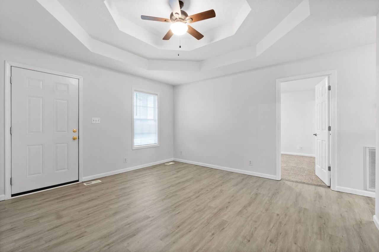 941 Crabapple Ln - Photo 6 of 23