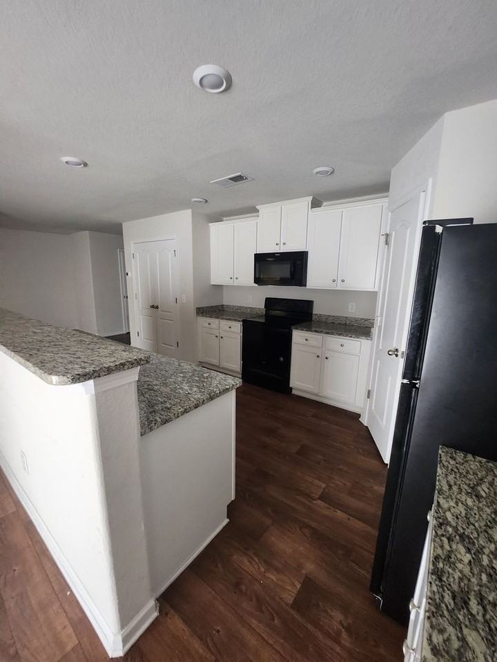 3425 Ellingford Rd #1 - Photo 3 of 11