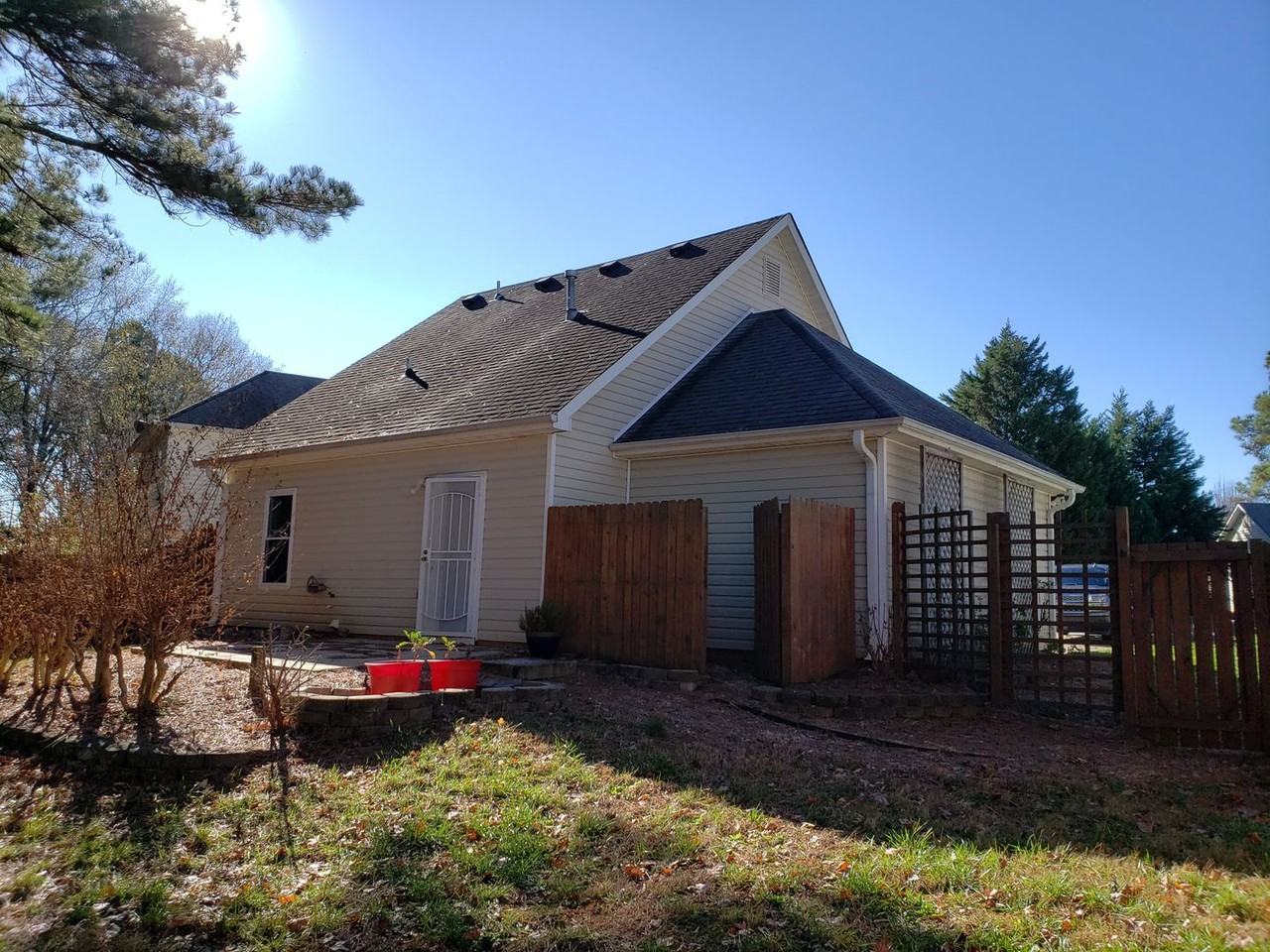 1330 N Hampton Dr - Photo 4 of 22