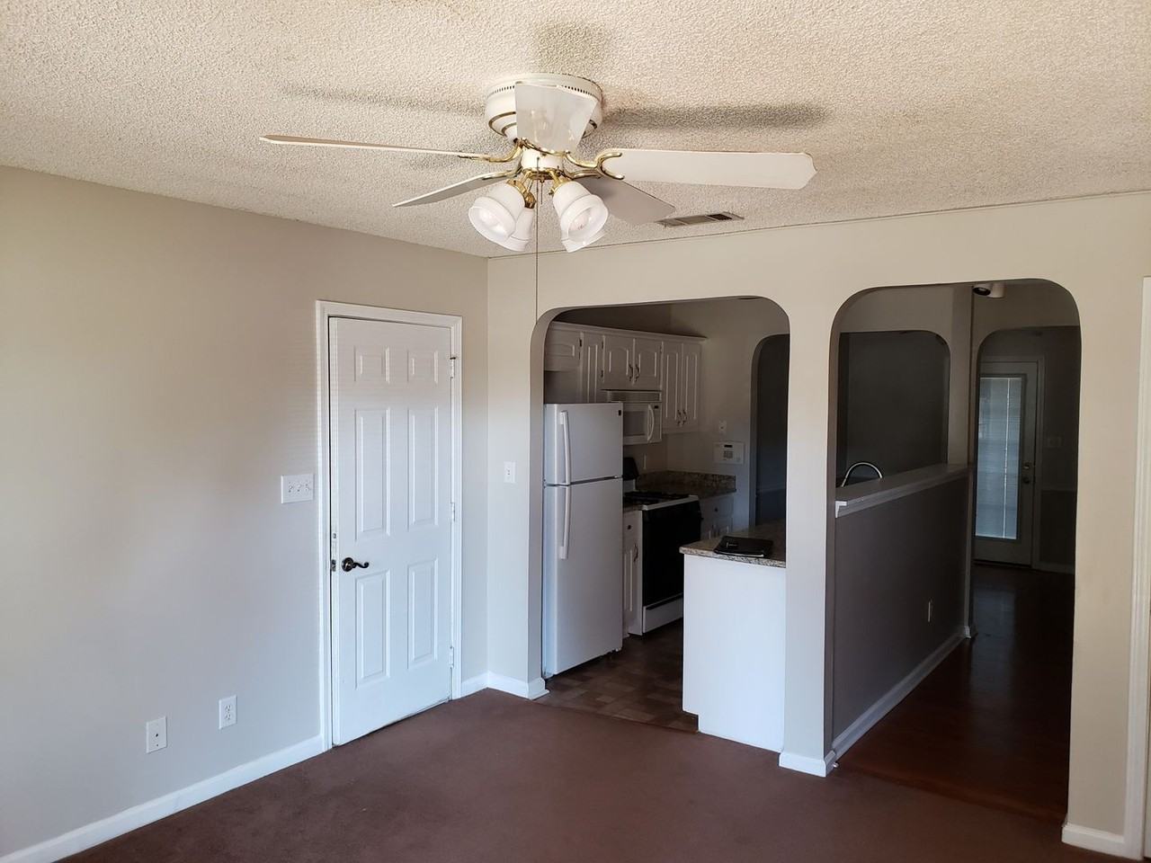 1330 N Hampton Dr - Photo 6 of 22