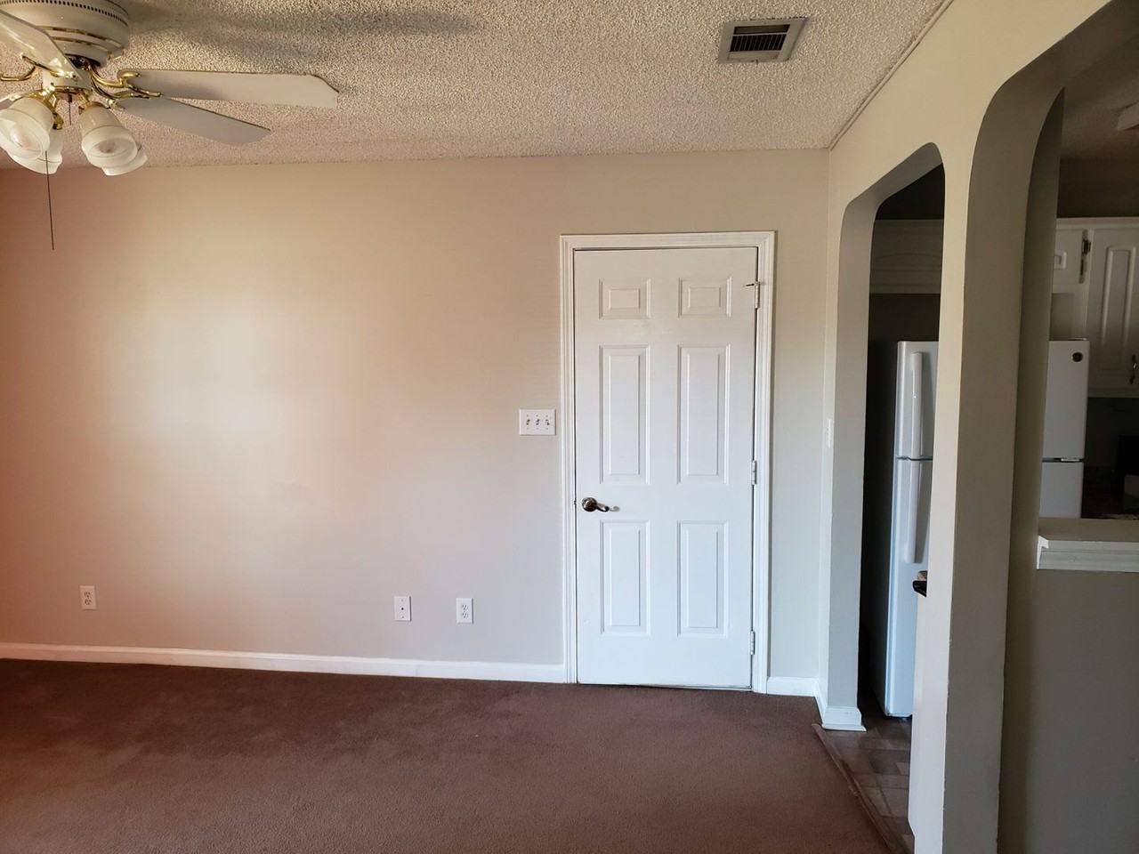 1330 N Hampton Dr - Photo 7 of 22