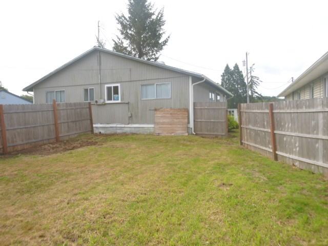 1026 Lindstrom St - Photo 2 of 15