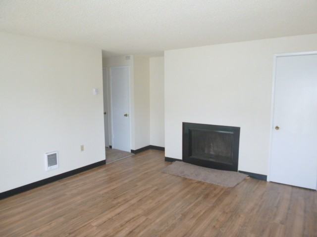 1026 Lindstrom St - Photo 4 of 15