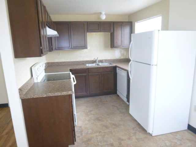 1026 Lindstrom St - Photo 6 of 15