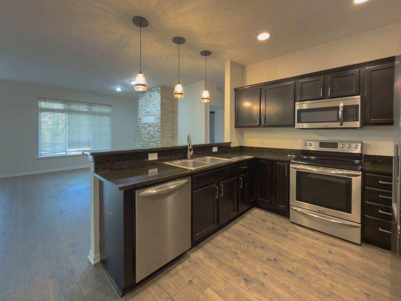 5637 Twin Oaks Dr - Photo 2 of 27
