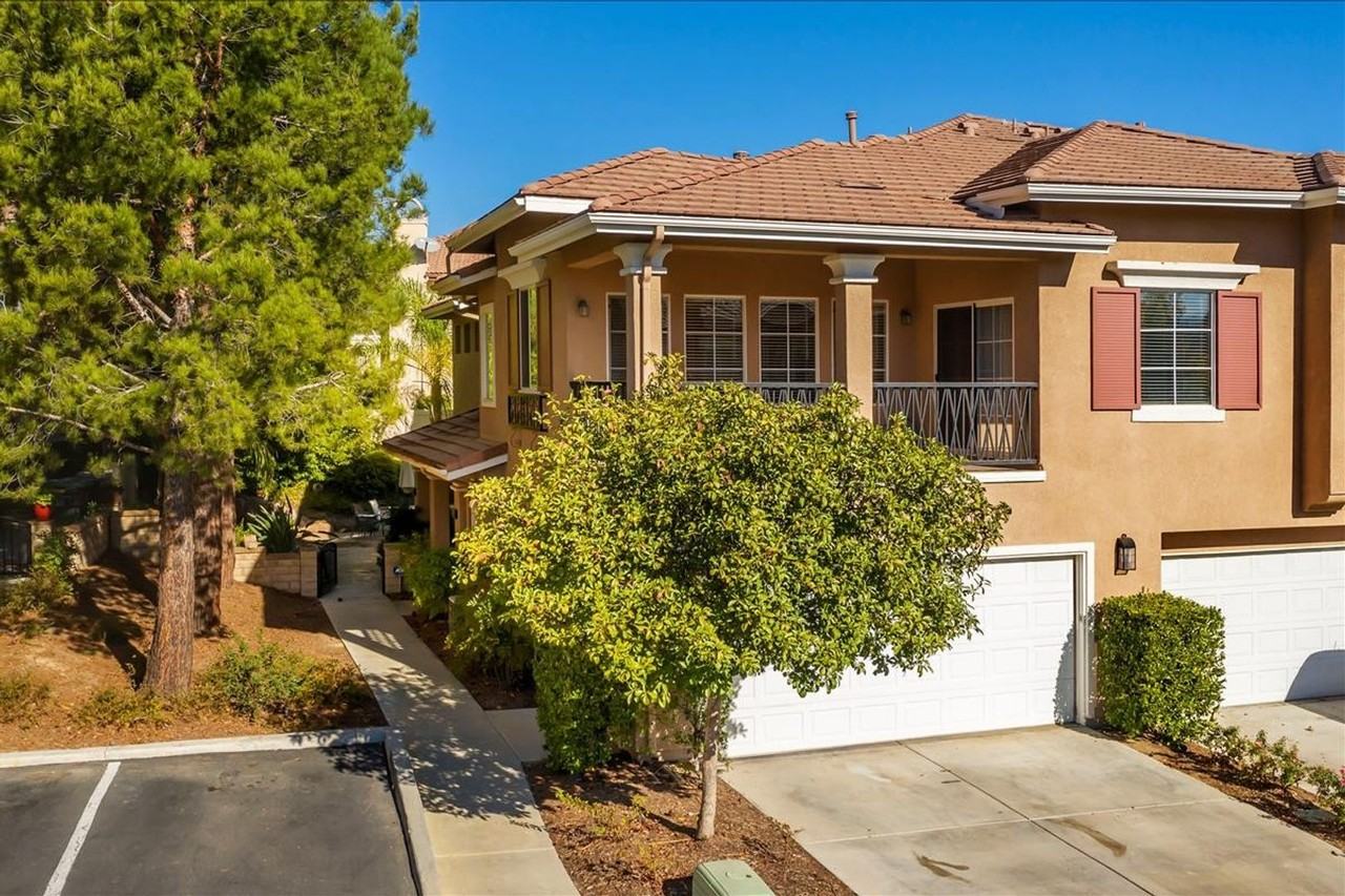 24207 Larkspur Ct - Photo 2 of 26