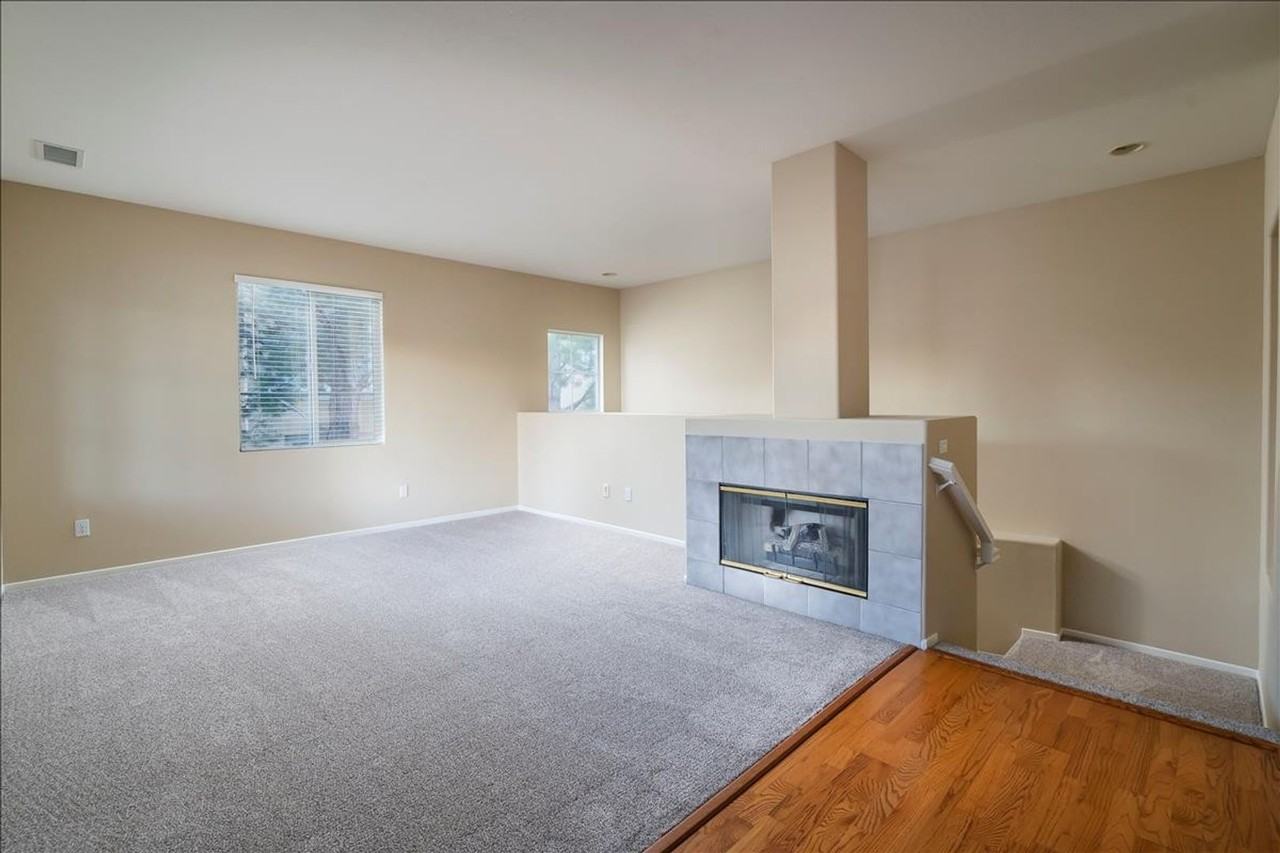 24207 Larkspur Ct - Photo 4 of 26