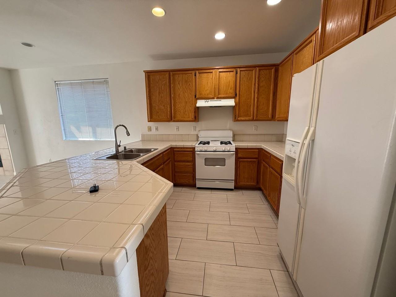 2215 Hearst St - Photo 3 of 11