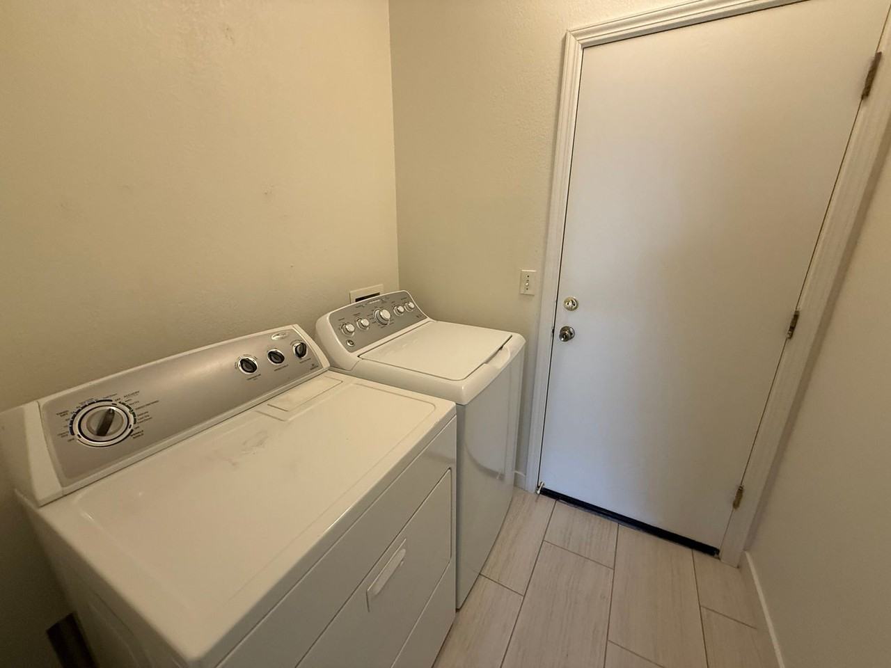 2215 Hearst St - Photo 4 of 11