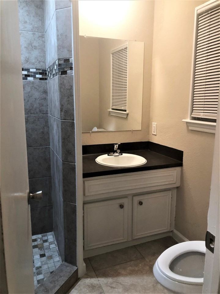 25323 Lynbriar Ln - Photo 2 of 12