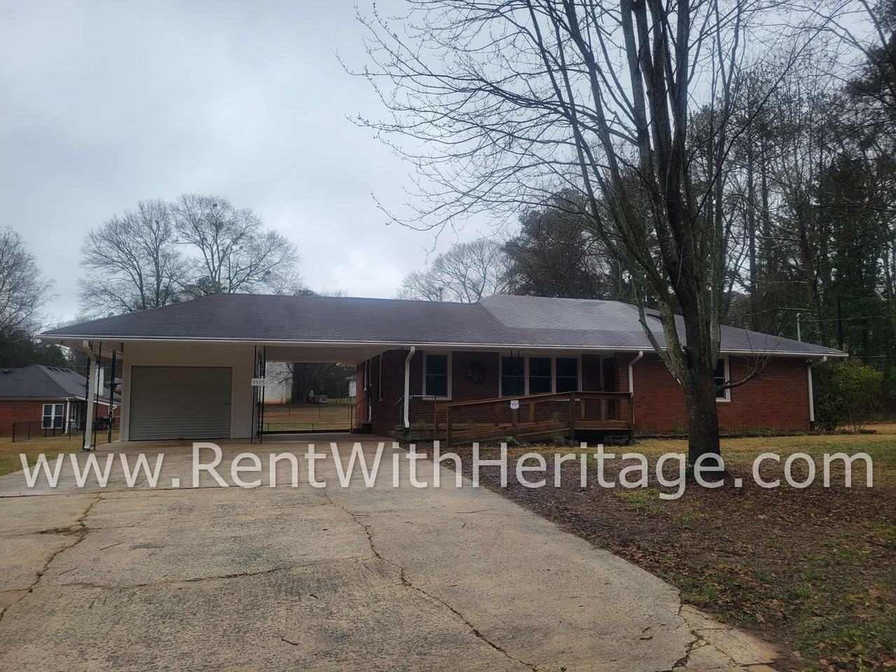 5575 Burrus Rd - Photo 3 of 44