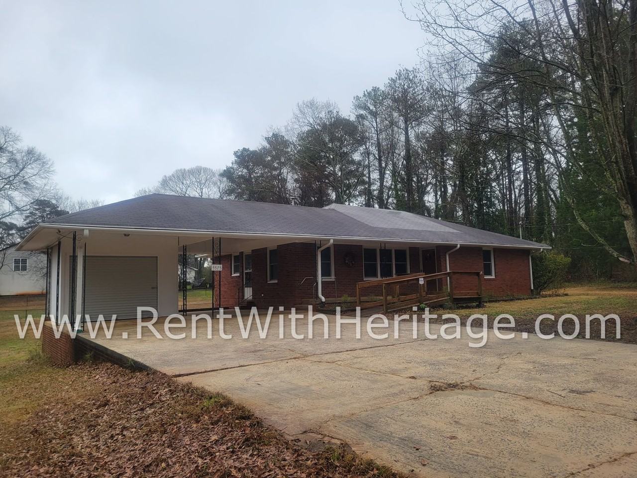 5575 Burrus Rd - Photo 4 of 44