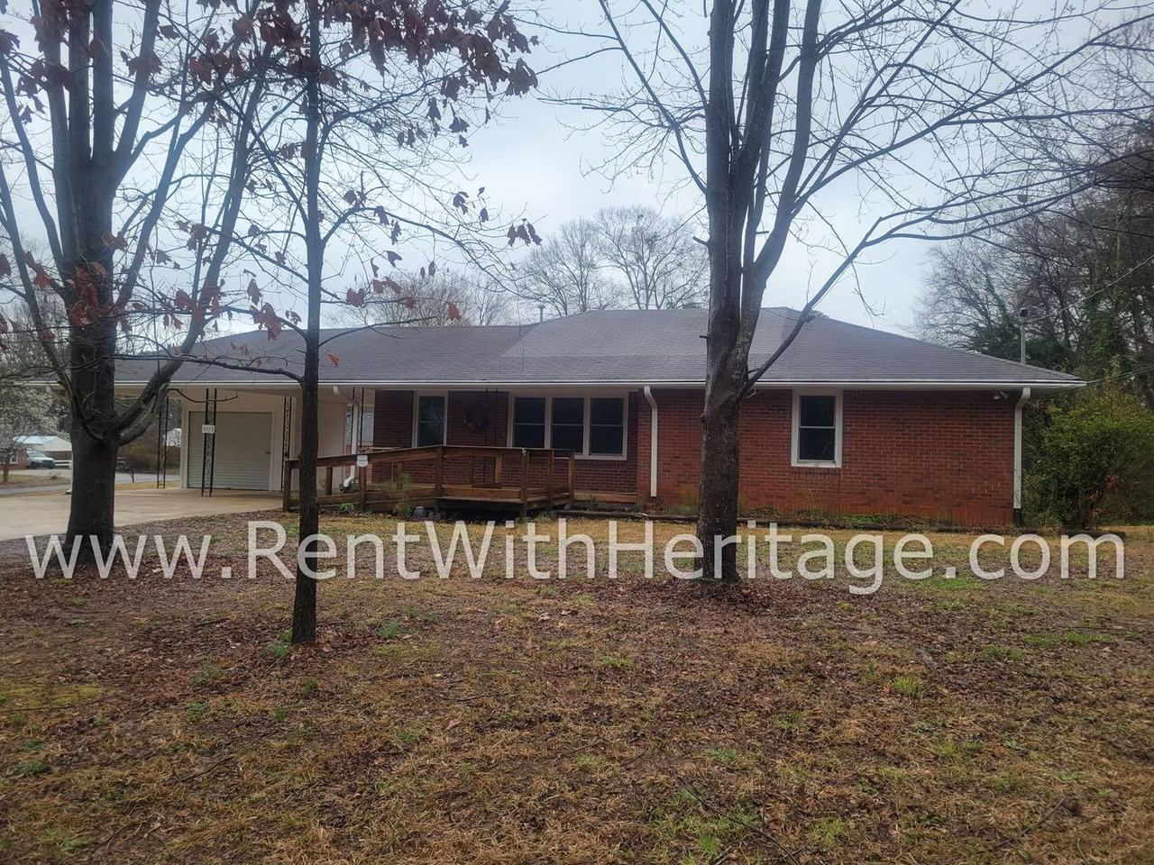 5575 Burrus Rd - Photo 6 of 44