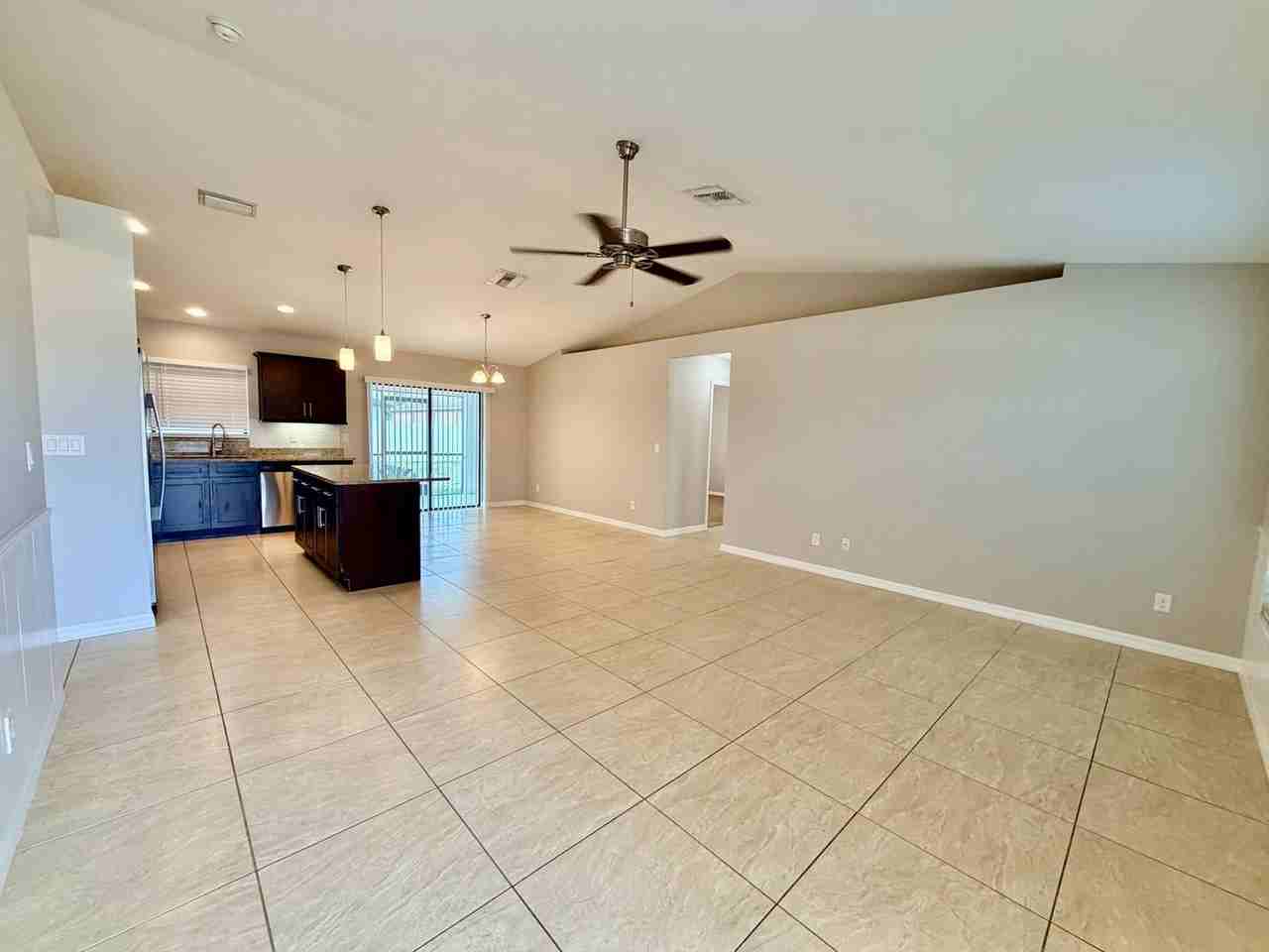 519 Sw 29th St - Photo 3 of 21