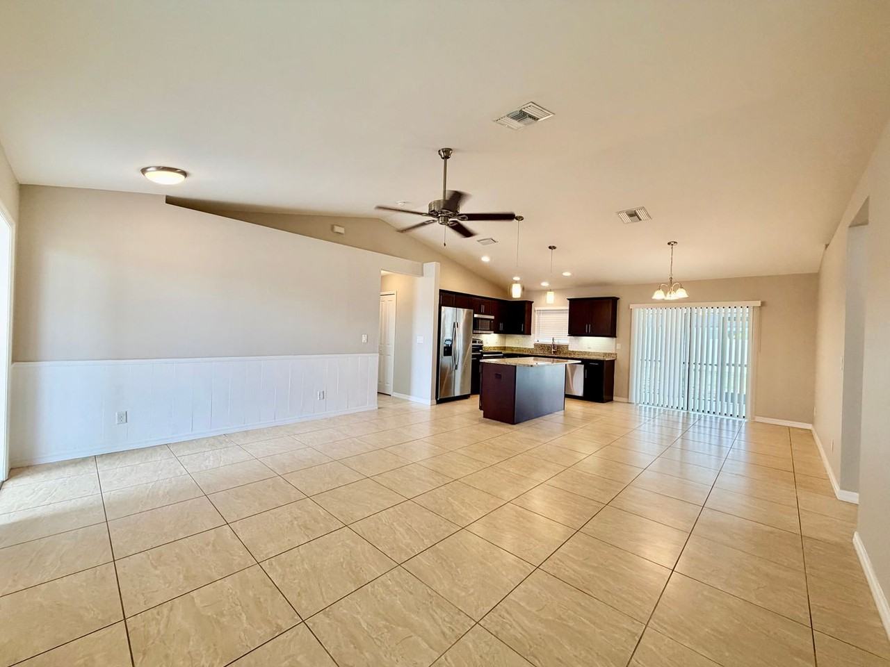 519 Sw 29th St - Photo 4 of 21