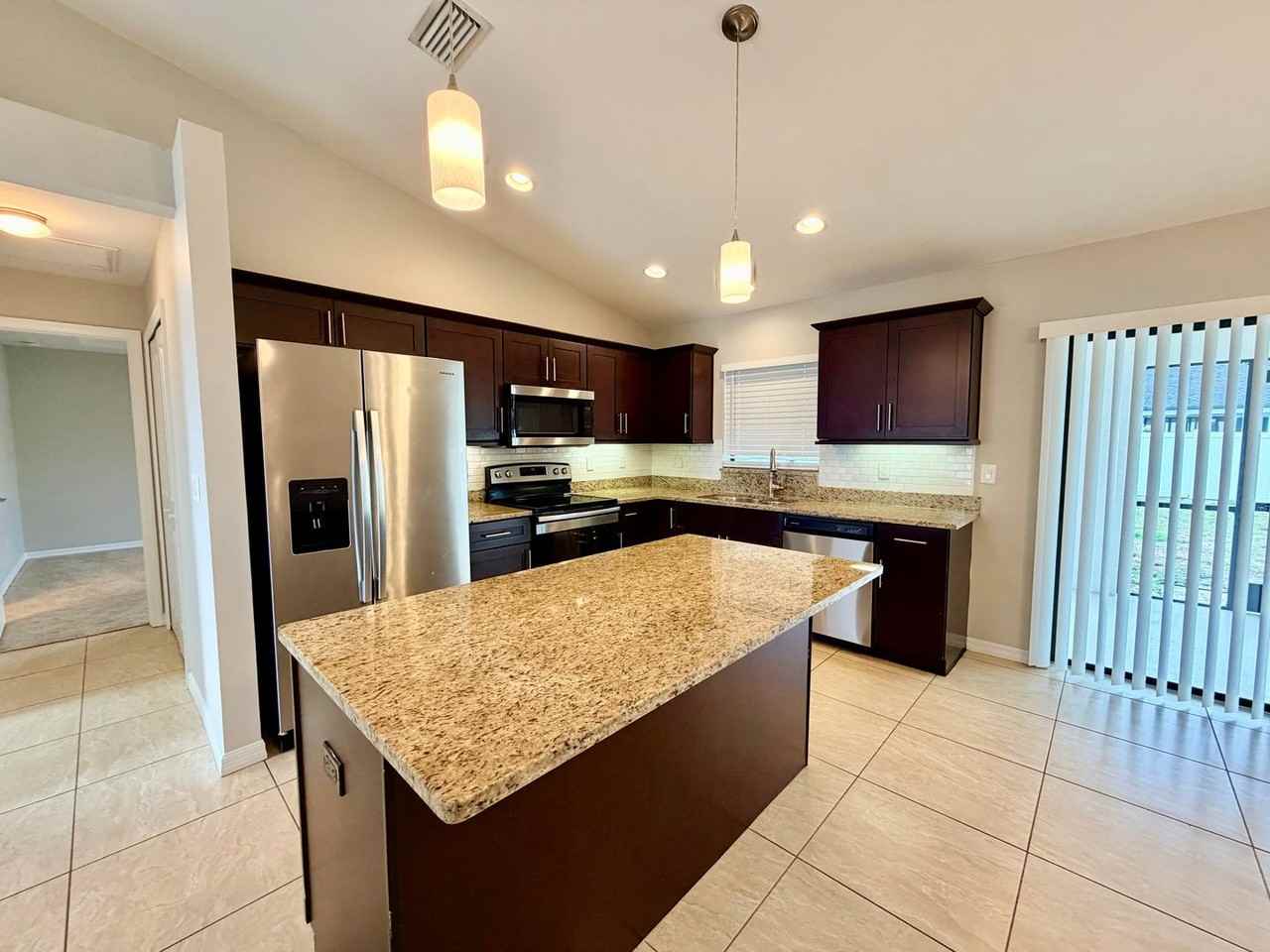 519 Sw 29th St - Photo 6 of 21