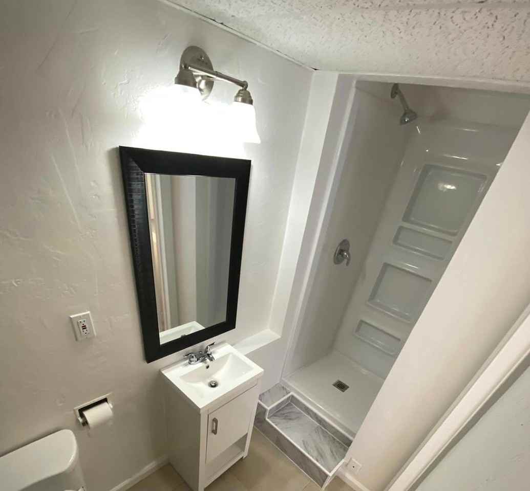 601 E Valley Pkwy - Photo 4 of 7