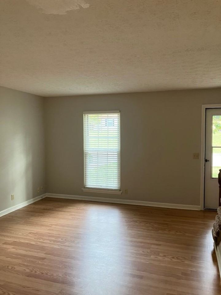 4738 Cascade Dr - Photo 3 of 10