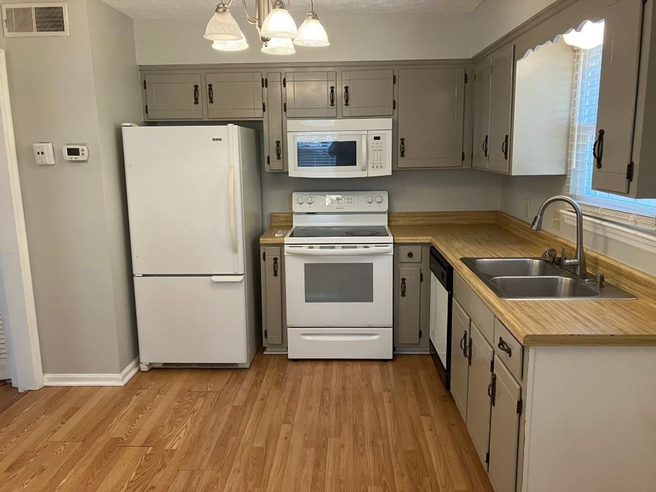 4738 Cascade Dr - Photo 4 of 10