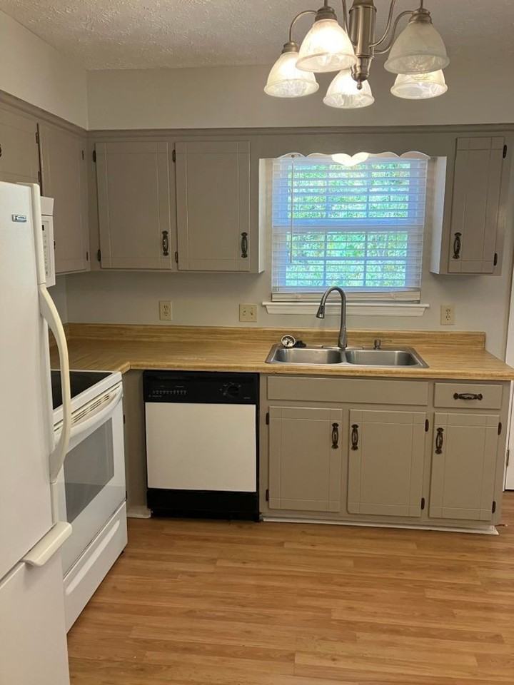 4738 Cascade Dr - Photo 5 of 10