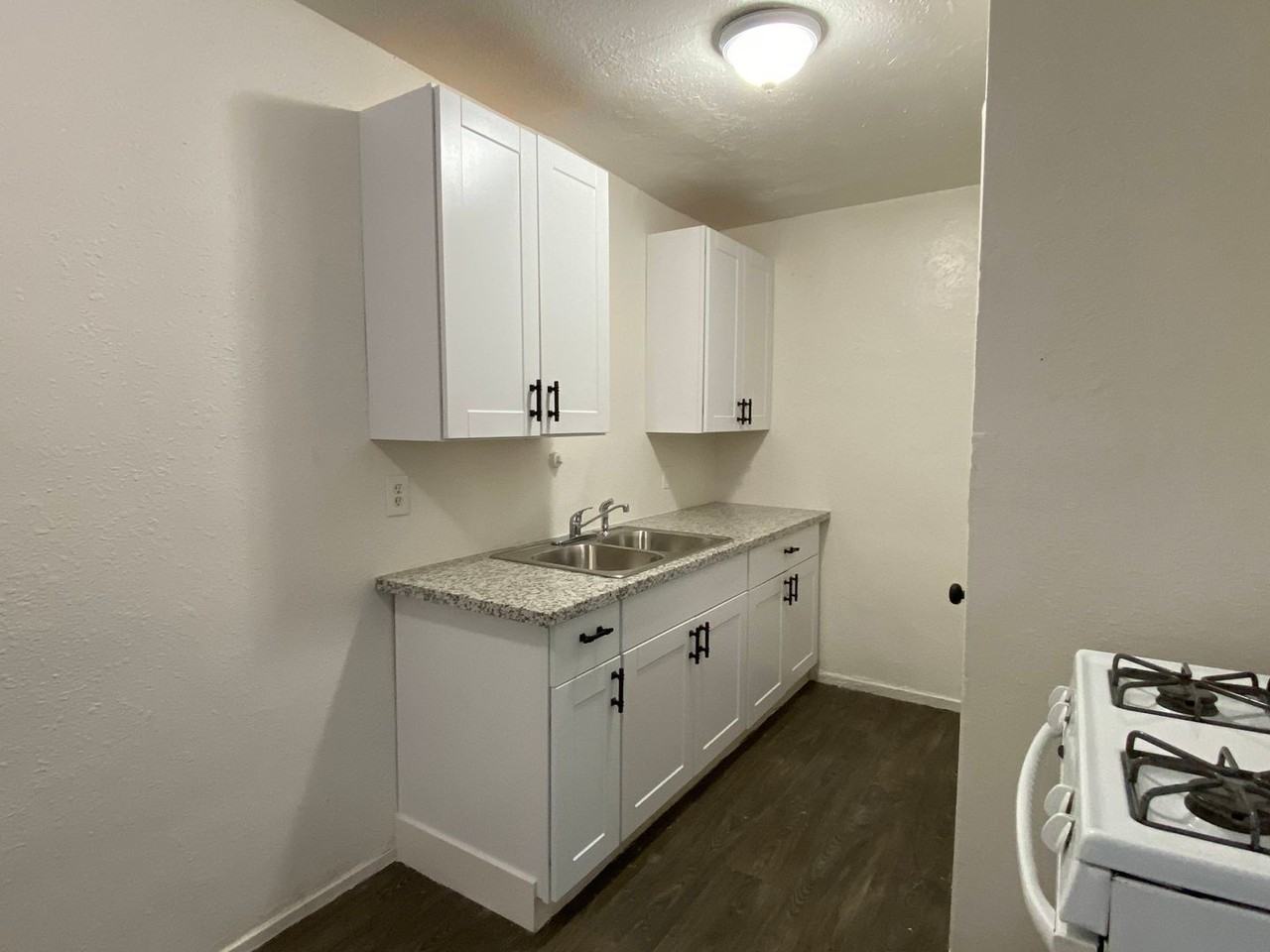 837 N Pilgrim St - Photo 7 of 12