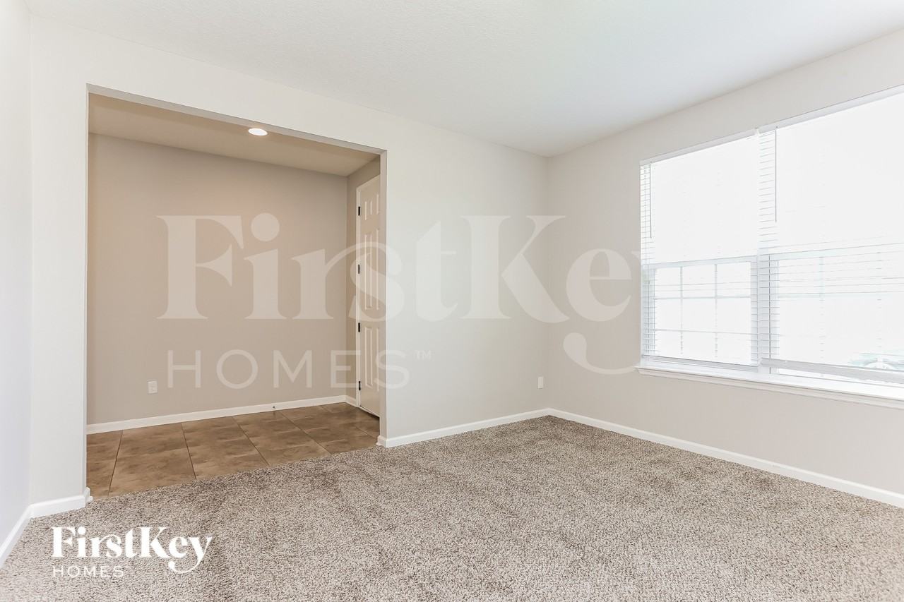 1254 Royal Dornoch Dr - Photo 4 of 17