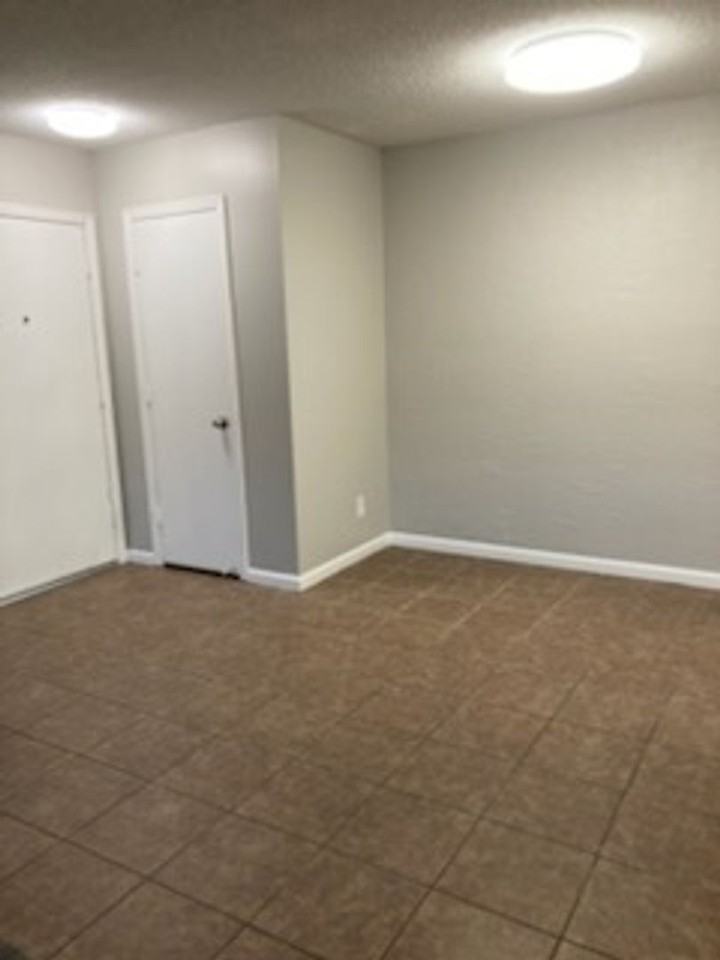 2220 Sw 29th Ter #14 - Photo 3 of 11