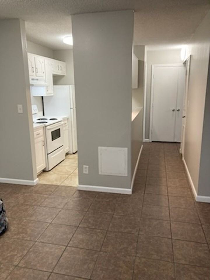 2220 Sw 29th Ter #14 - Photo 4 of 11