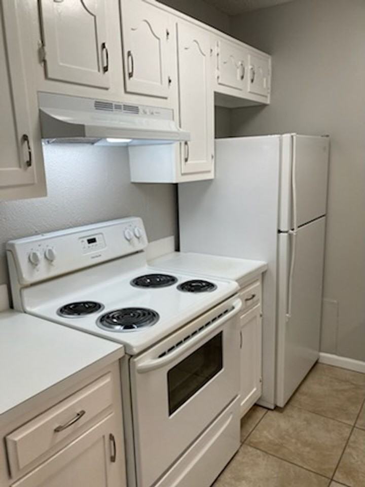2220 Sw 29th Ter #14 - Photo 5 of 11