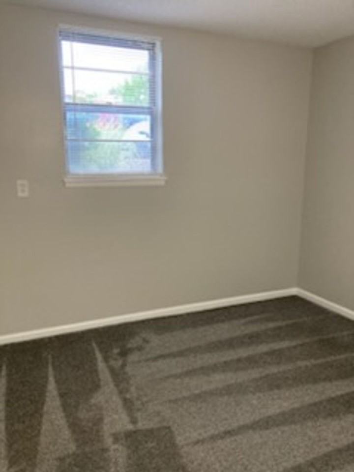 2220 Sw 29th Ter #14 - Photo 6 of 11