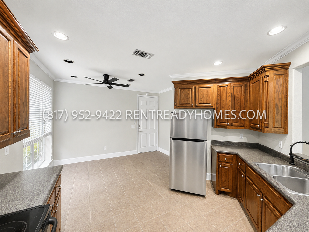4901 Lakeside Dr - Photo 6 of 19