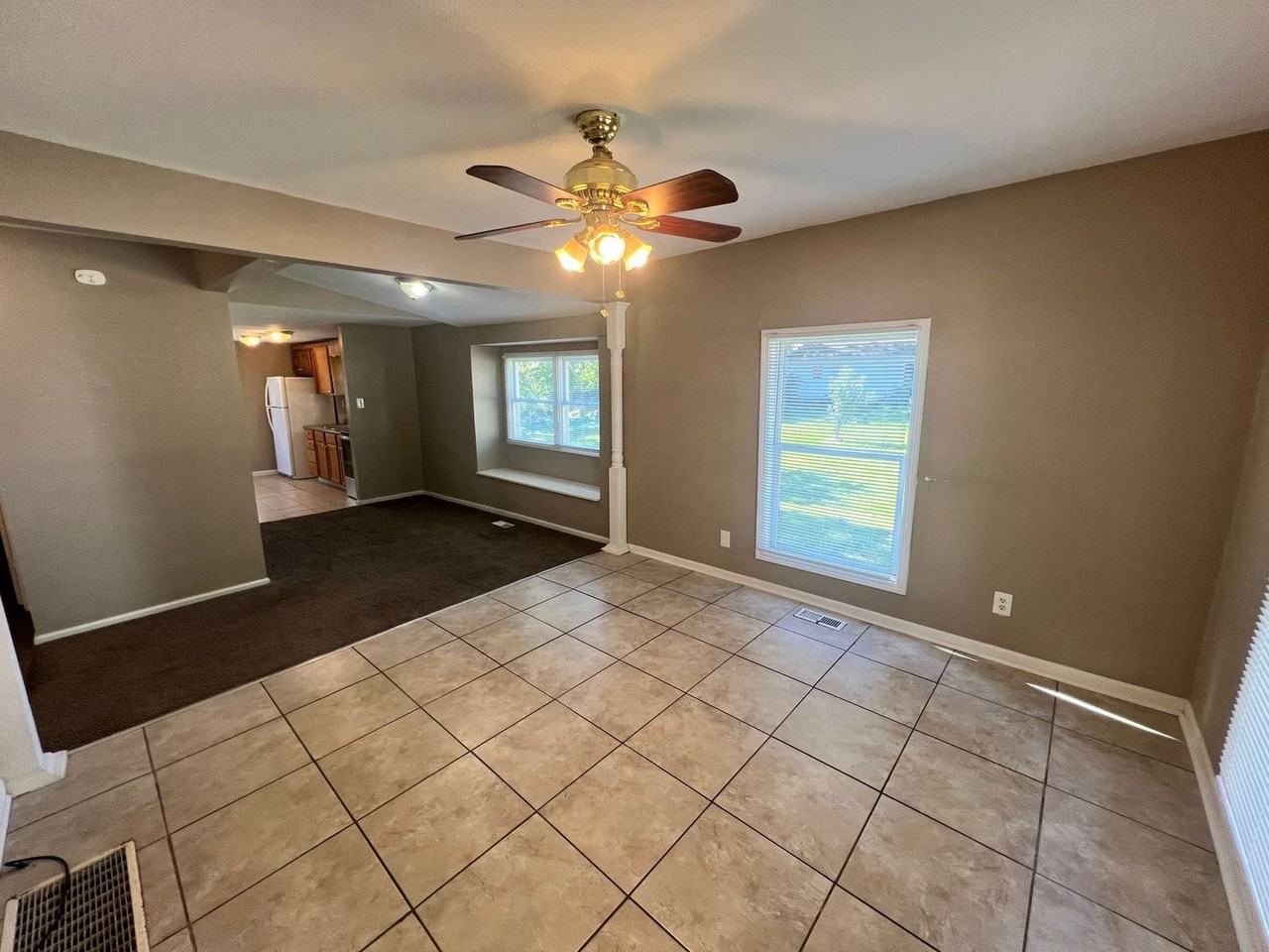 607 N Hocker Ave - Photo 2 of 14