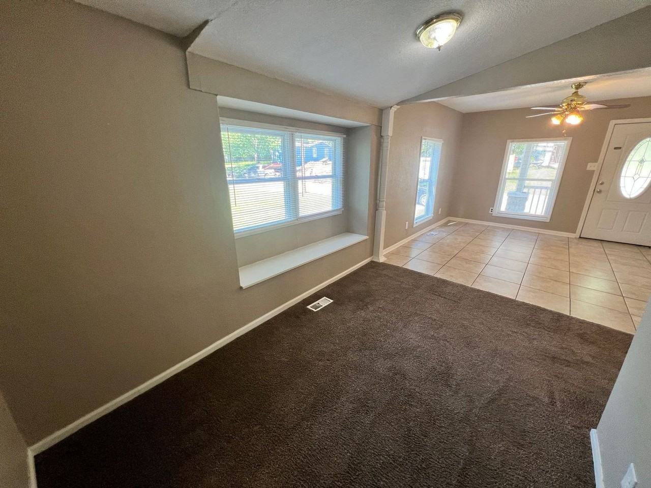 607 N Hocker Ave - Photo 5 of 14