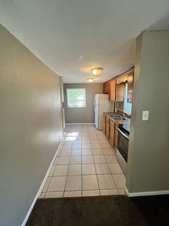 607 N Hocker Ave - Photo 6 of 14